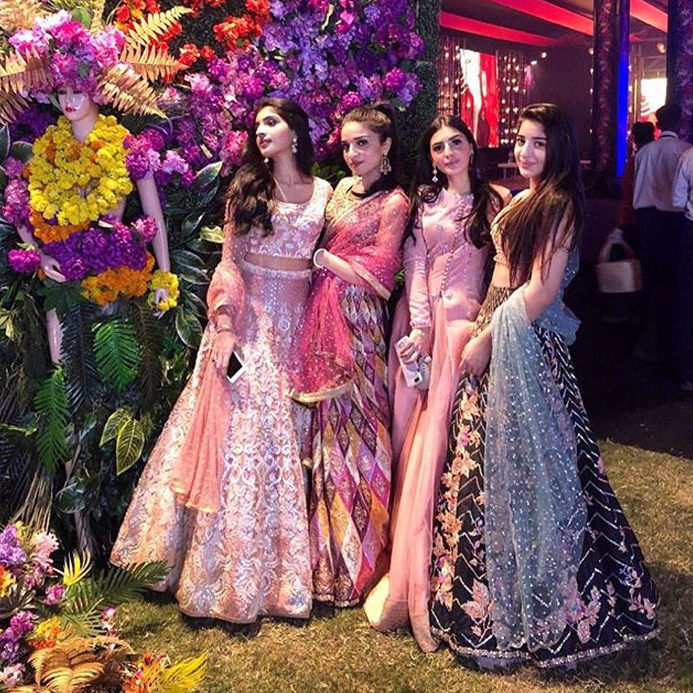 Picture of ImanBaig #SuhanaBaig #DinaBaig and #ToobaBaig opted for dewy and peachy #NomiAnsari outfits