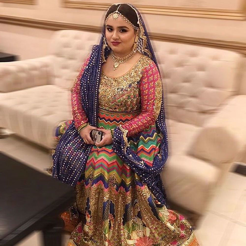 Picture of Opting for a striking number on her mehndi #FaizaSaleem shines in a beautiful #NomiAnsari lehnga